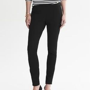 Black ankle cut/ slim pants